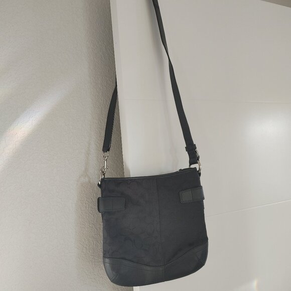 Coach Signature Purse - Shoulder Crossbody Bag, Leather/Canvas, Black. - Picture 3 of 16